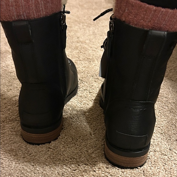 SOREL Emelie Shearling Waterproof Women's Boots In Black - Picture 2 of 5